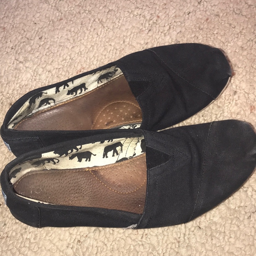 black toms